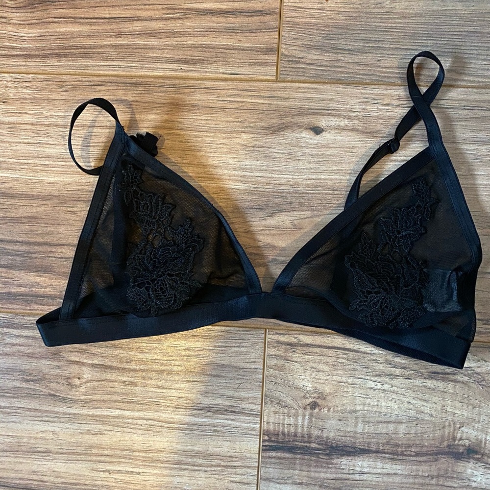 Express Bralette - Picture 2 of 4